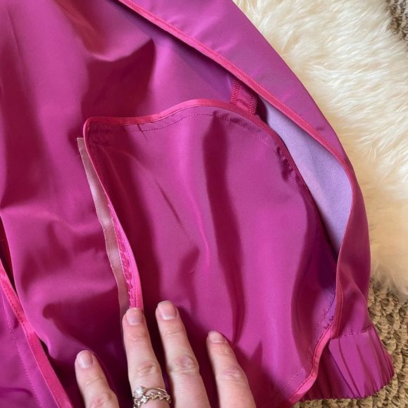 ✨ST. JOHN Hot Magenta 💕 Windbreaker Jacket Women’s Medium [M] Gold Details EUC✨ - Picture 14 of 16
